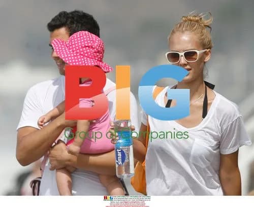 Jessica Alba at the beach with family