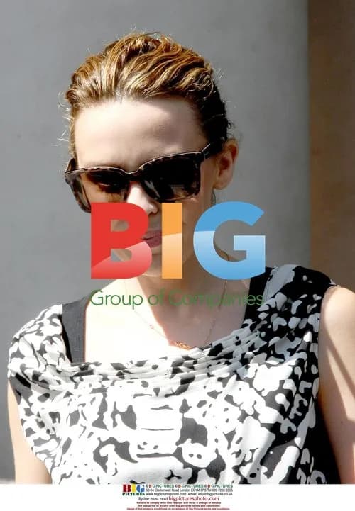 Kylie Minogue Shopping in Paris