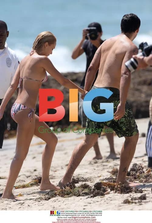 Jessica Alba's Beach Day with Family