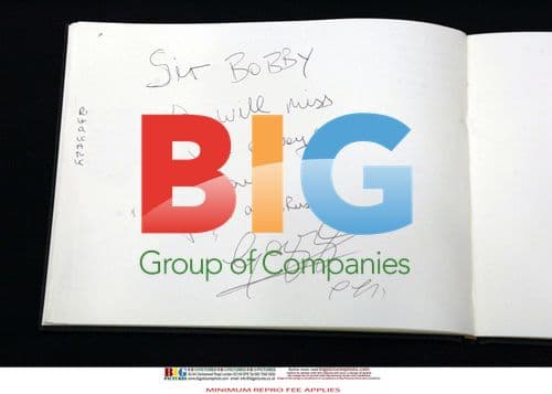 Paul Gascoigne Pays Respects to Sir Bobby Robson