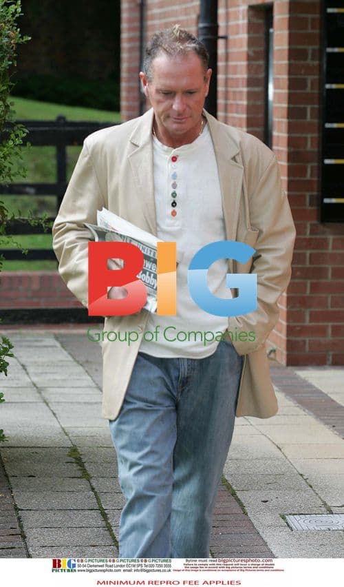 Paul Gascoigne pays respects to Sir Bobby Robson