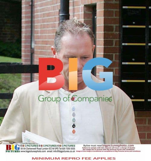 Paul Gascoigne Pays Respects to Sir Bobby Robson