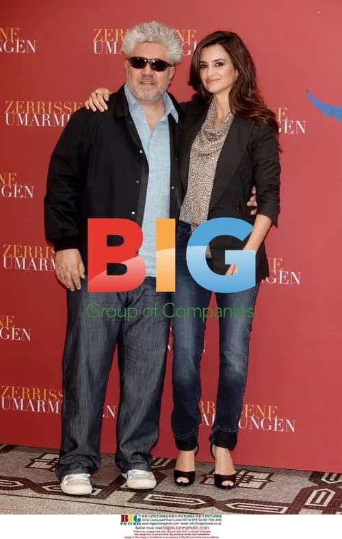 Penelope Cruz and Pedro Almodovar at Broken Embraces photocall