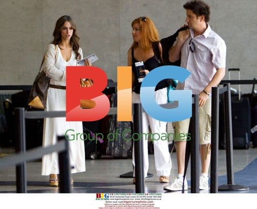 Jennifer Love-Hewitt and boyfriend Jamie Kennedy at LAX