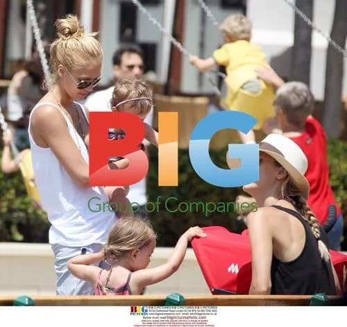 Jessica Alba and family visit park
