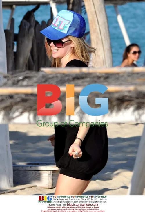 Avril Lavigne Plays on Beach