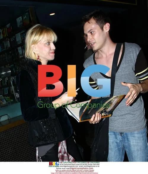 Courtney Love leaving theater