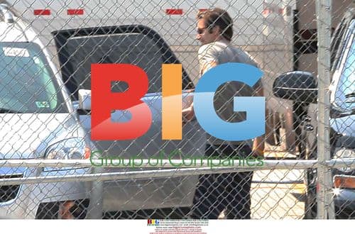 Jake Gyllenhaal and Deacon Phillippe visit Reese Witherspoon on set