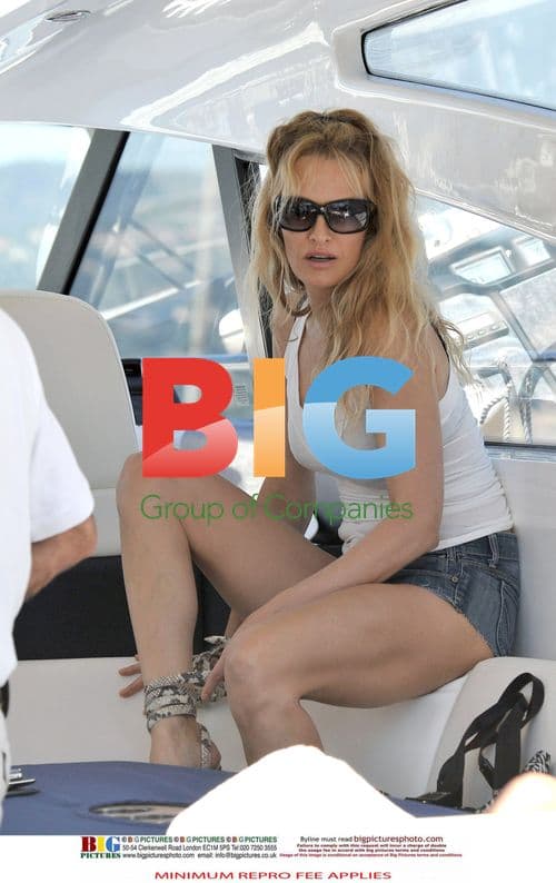 Kate Moss and friends on yacht in France