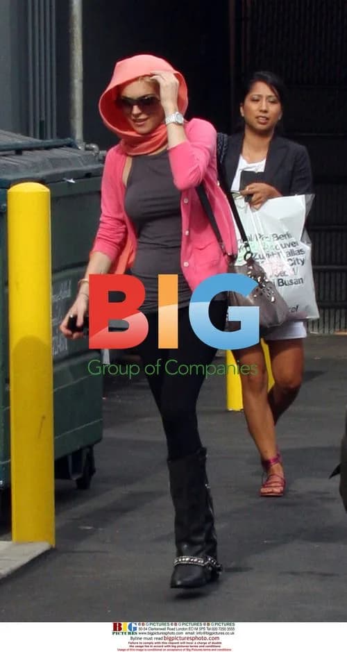 Lindsay Lohan Shopping at American Apparel