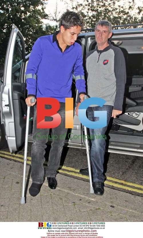 Samir Nasri Dines with Family After Injury