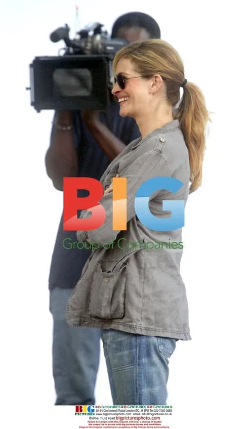 JULIA ROBERTS films 'Eat, Pray Love' in NYC