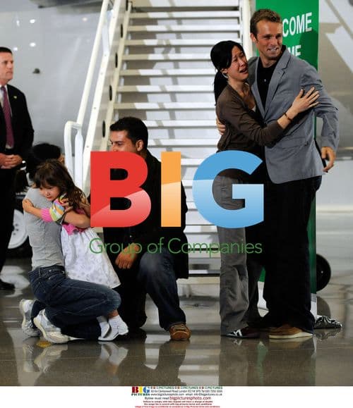 Journalists Ling and Lee return home