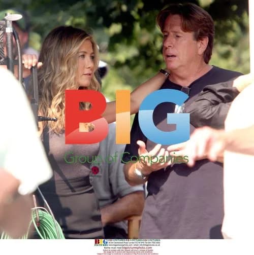 Jennifer Aniston on set of 'The Bounty'