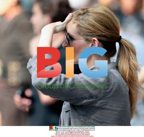 Julia Roberts and James Franco on set