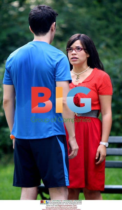 Daniel Eric Gold and America Ferrera on 'Ugly Betty' set