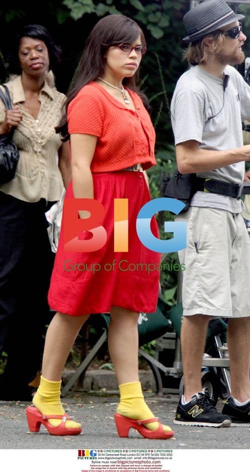 Daniel Eric Gold and America Ferrera on 'Ugly Betty' set