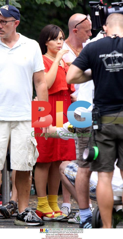 Daniel Eric Gold and America Ferrera on Ugly Betty set