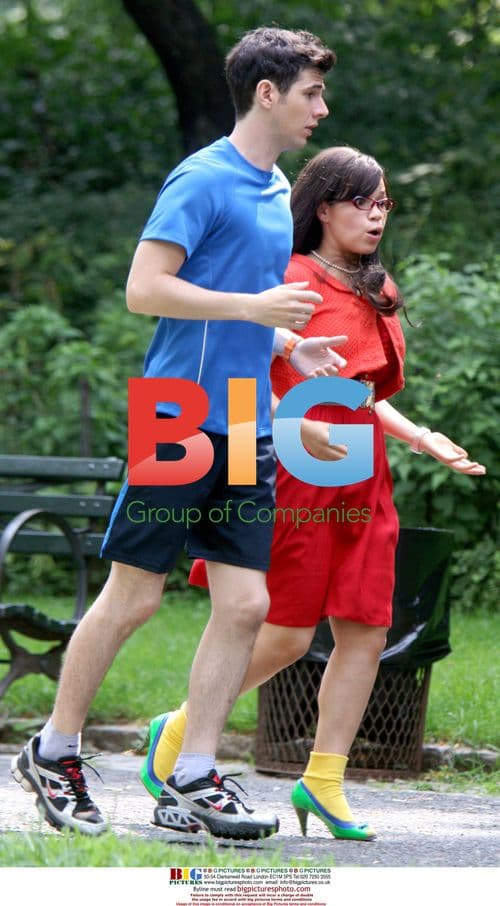 Daniel Eric Gold & America Ferrera on 'Ugly Betty' set