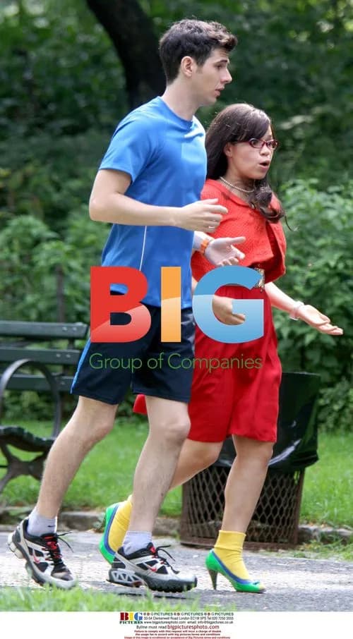 Daniel Eric Gold & America Ferrera on 'Ugly Betty' set