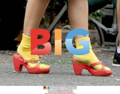 Daniel Eric Gold and America Ferrera on Ugly Betty set