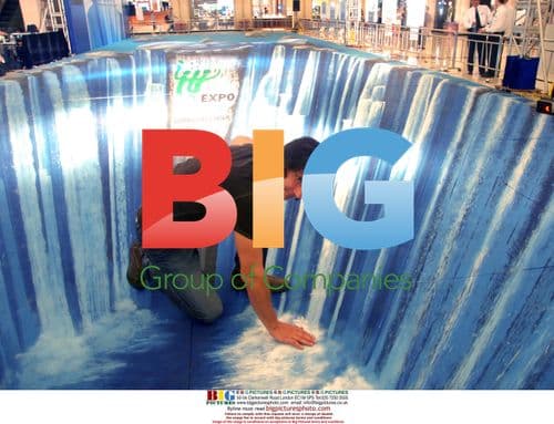 3D Painting Showcase in Meilong Town Square