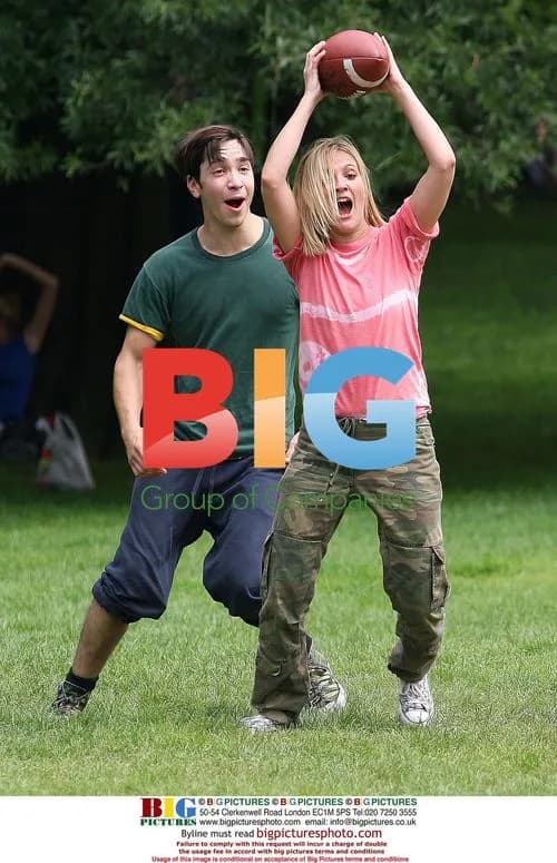 Justin Long and Drew Barrymore on 'Going the Distance' set