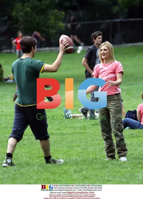 Justin Long and Drew Barrymore on 'Going the Distance' set