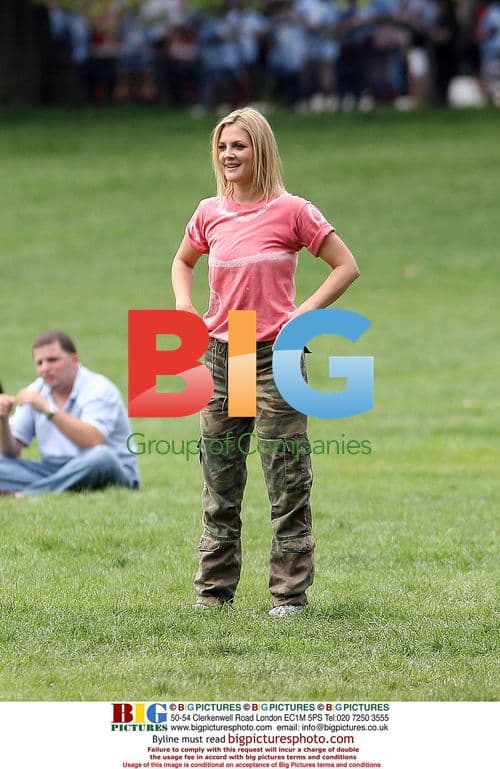 Justin Long and Drew Barrymore on 'Going the Distance' set