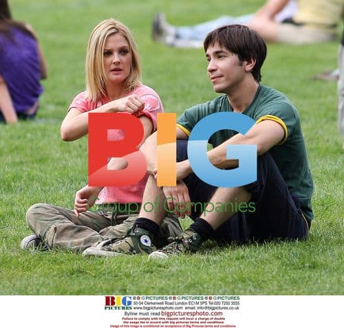 Justin Long and Drew Barrymore on 'Going the Distance' set