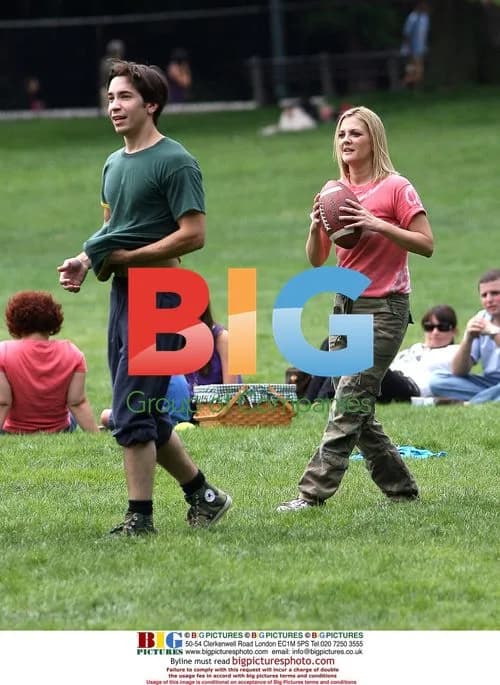 Justin Long and Drew Barrymore on 'Going the Distance' set