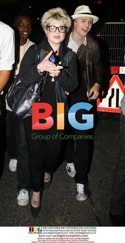 Kelly Osbourne and Luke Worrall play with water gun