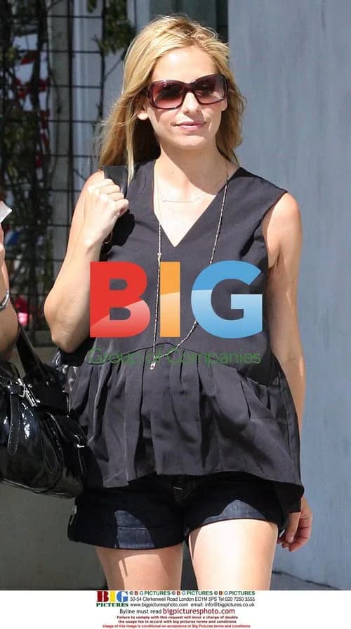 Sarah Michelle Gellar out to lunch at The Ivy