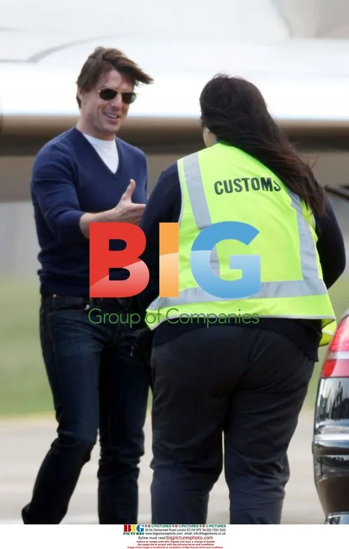 Tom Cruise, Katie Holmes and Suri Play in Park