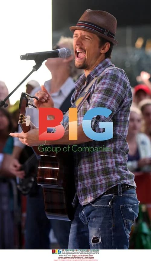 Jason Mraz Performing at Today Show Concert