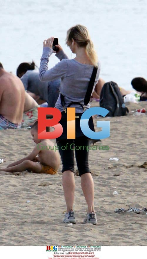 Rene Zellweger on the beach in Barcelona