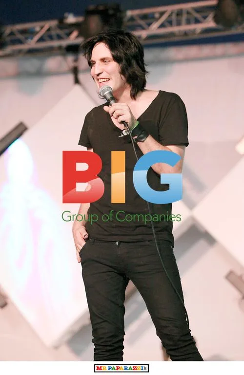 Noel Fielding Mobbed at Big Chill Festival