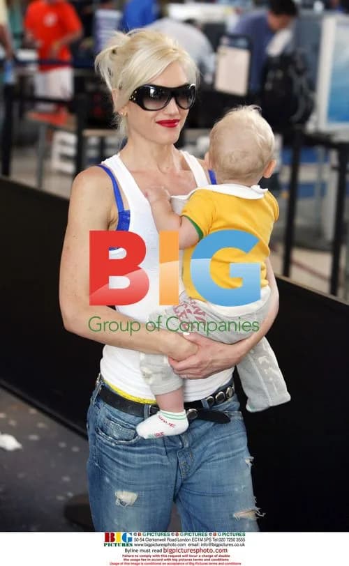 Gwen Stefani with Kids at LAX