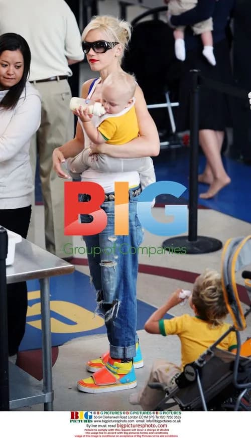 Gwen Stefani and Kids at LAX