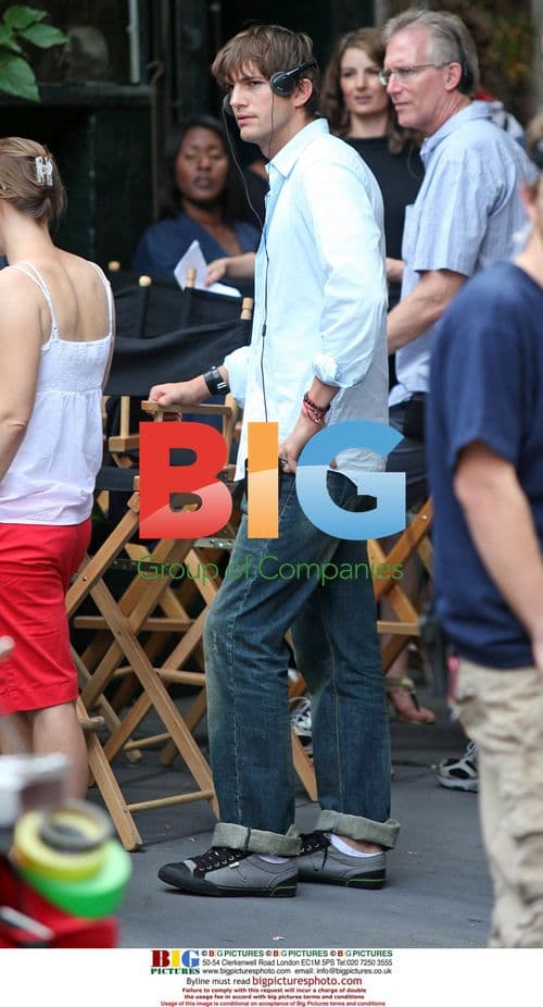 Mischa Barton on set of "The Beautiful Life"