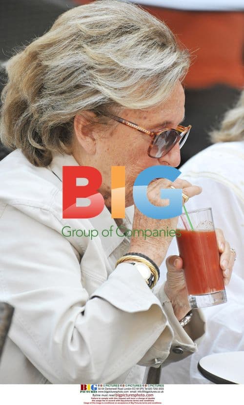 Chirac and Pinault families vacation in Saint Tropez