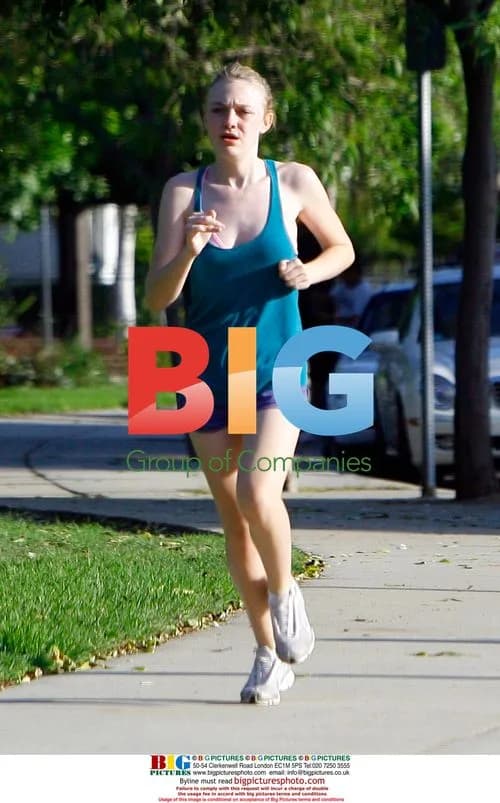 Dakota Fanning jogs with dad in LA park