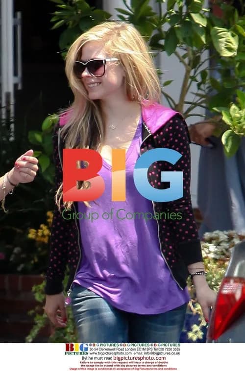 Avril Lavigne shopping with friend in LA