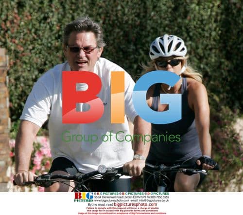 Kurt Russell and Goldie Hawn Bike Ride