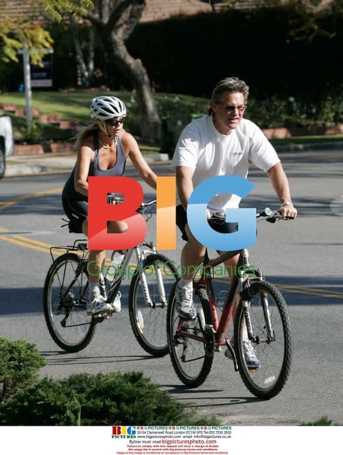 Kurt Russell and Goldie Hawn Bike Ride