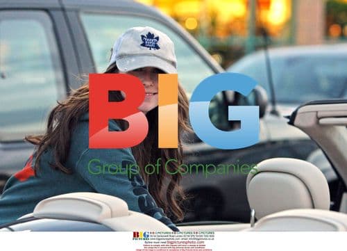 Jennifer Love Hewitt goes grocery shopping in LA