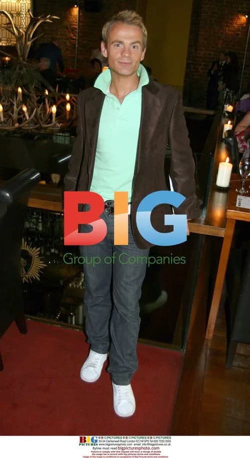 Ian Powse Performs at Fundraiser