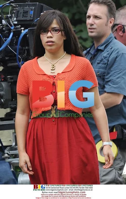 Daniel Eric Gold and America Ferrera on Ugly Betty set