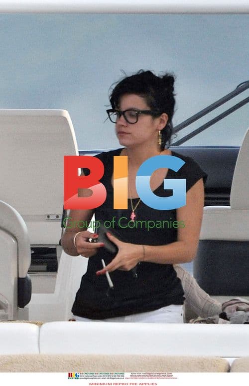 Kate Moss and Lily Allen Smoking