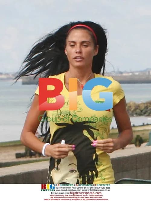 Katie Price runs with Alex Reid in Brighton